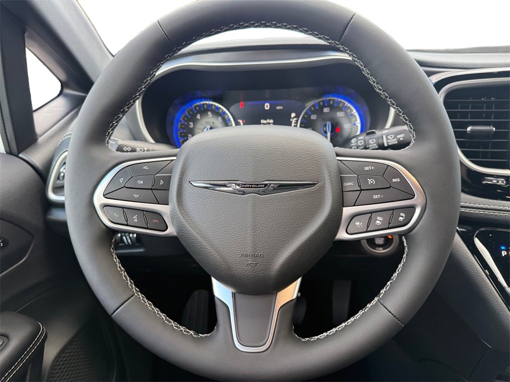 New 2026 Chrysler Pacifica Select image 12