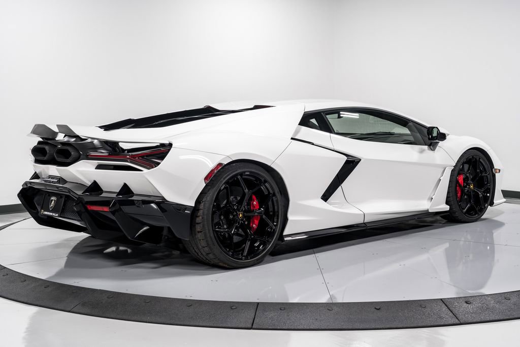 Used 2025 Lamborghini Revuelto image 3