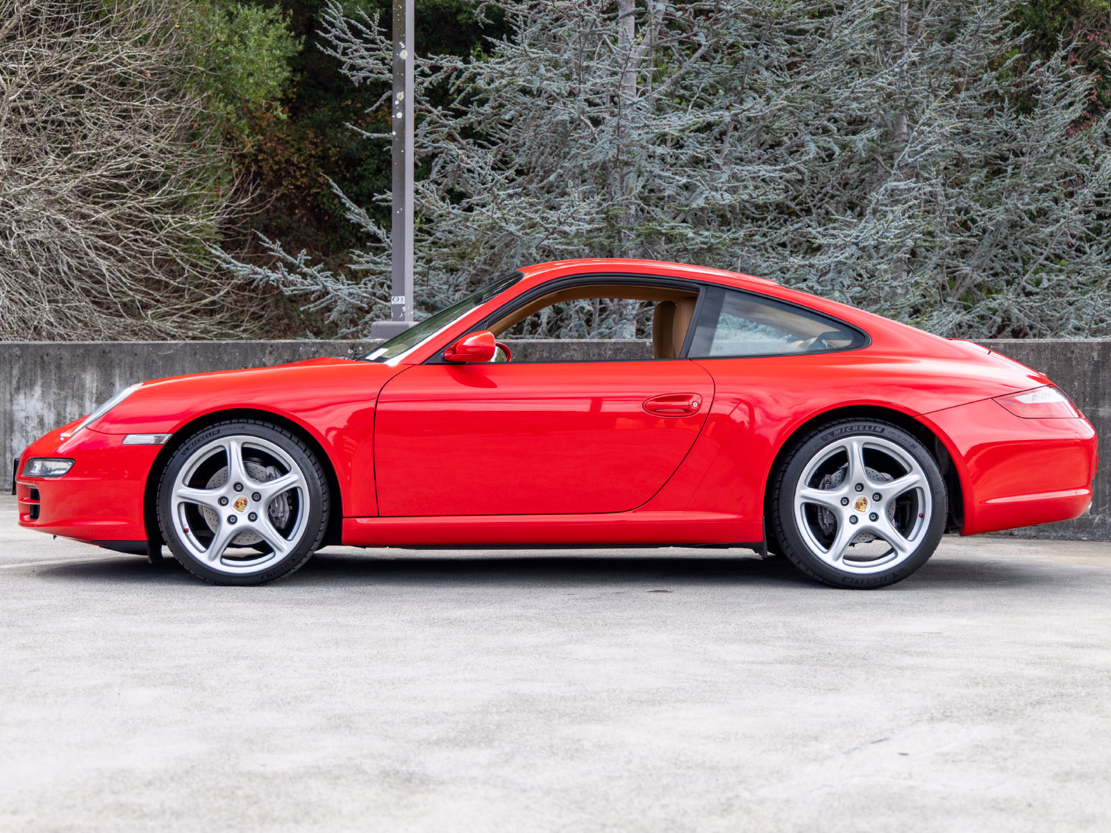 Used 2005 Porsche 911 Carrera RWD image 2