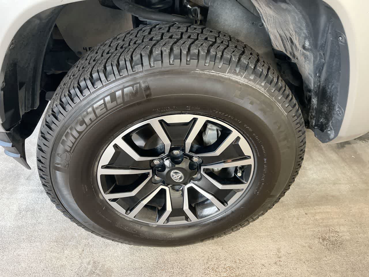Certified 2021 Toyota Tacoma TRD Sport w/ Technology Package AWD/4WD image 10
