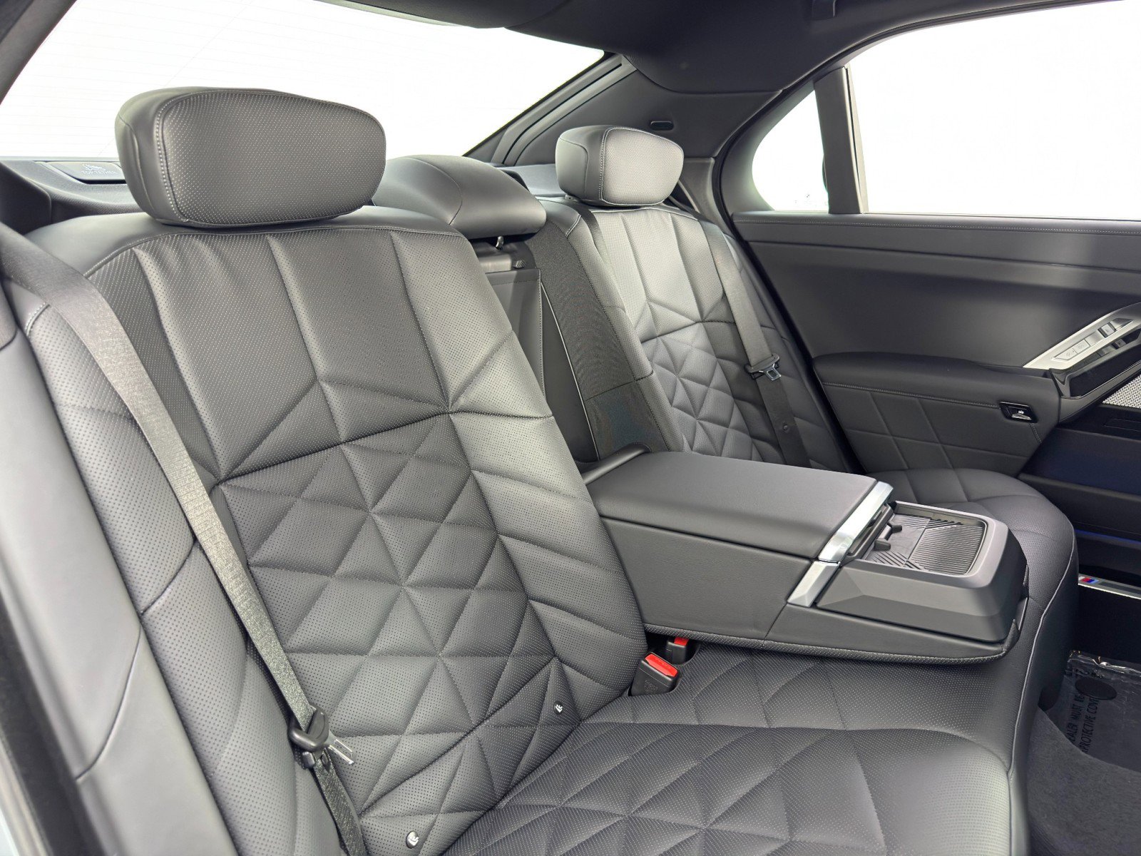 Used 2024 BMW 740i w/ Premium Package 2 RWD image 50