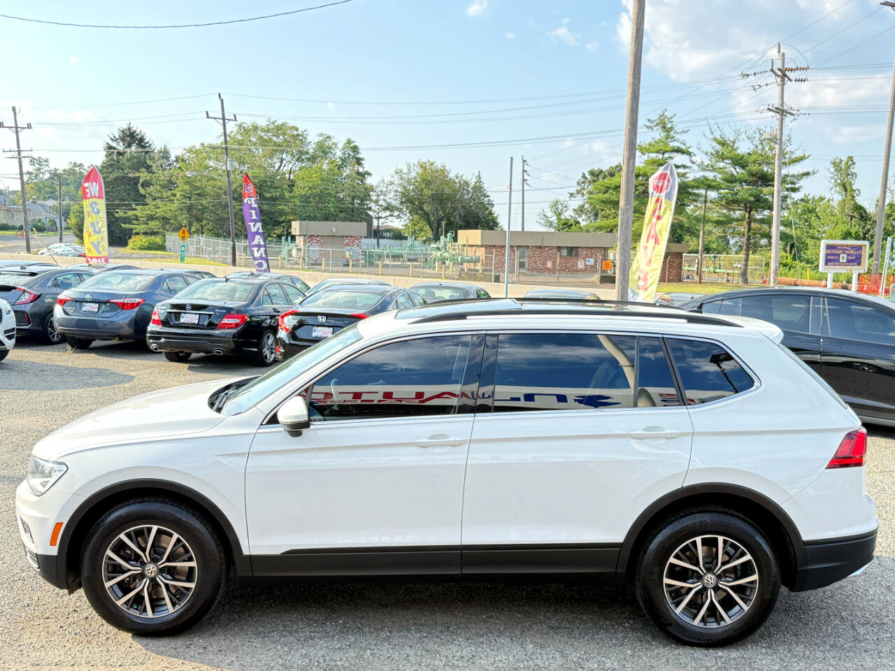 Used 2019 Volkswagen Tiguan SE w/ Panoramic Sunroof Package image 7