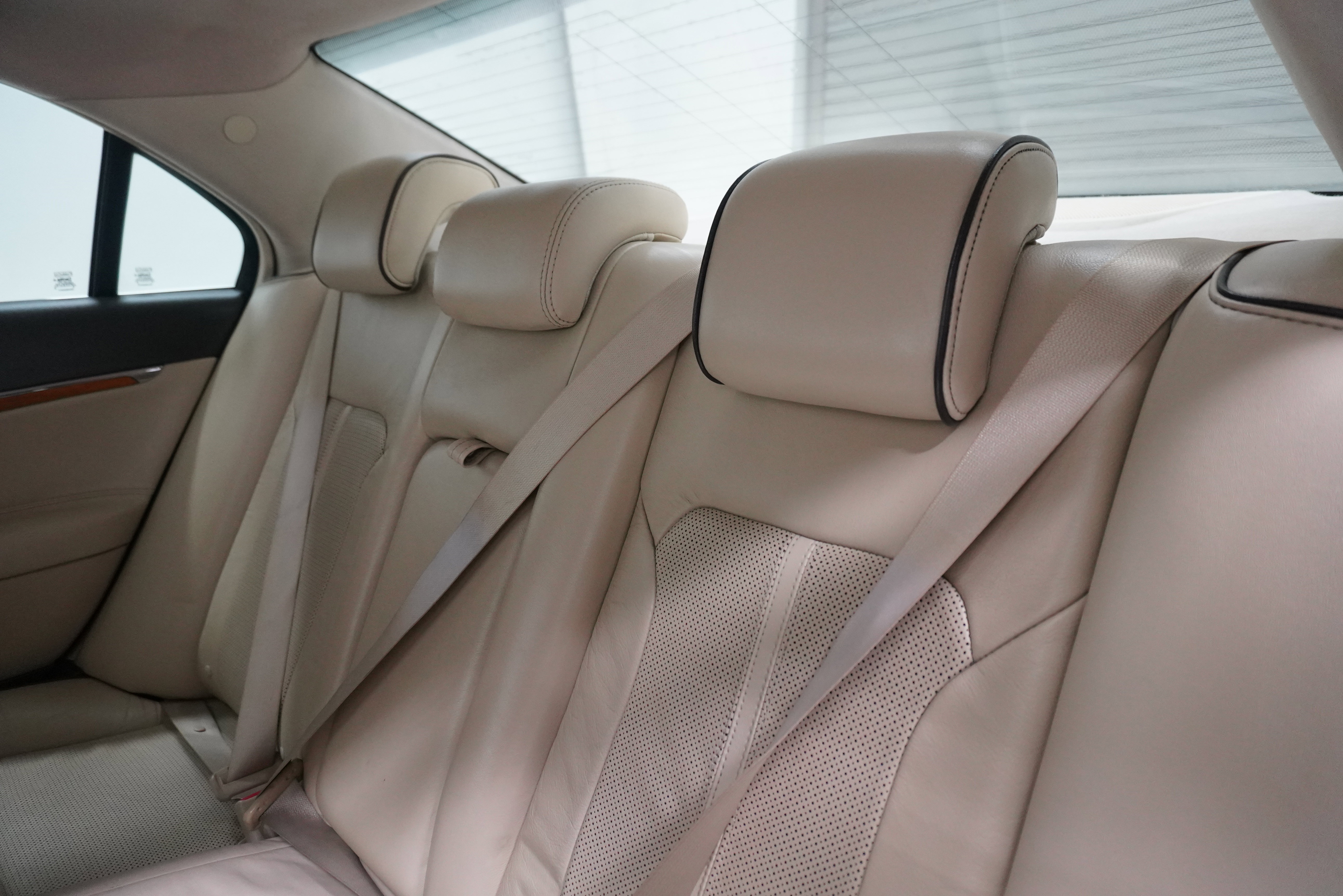 Used 2010 Lincoln MKZ image 12