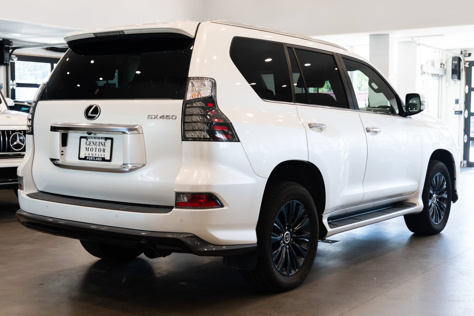 Used 2023 Lexus GX 460 Premium w/ Accessory Package AWD/4WD image 4
