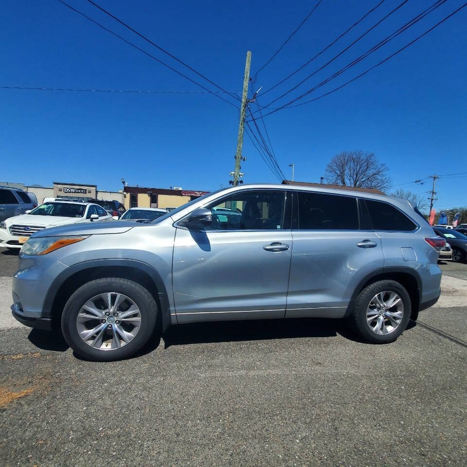 Used 2015 Toyota Highlander Plus image 2