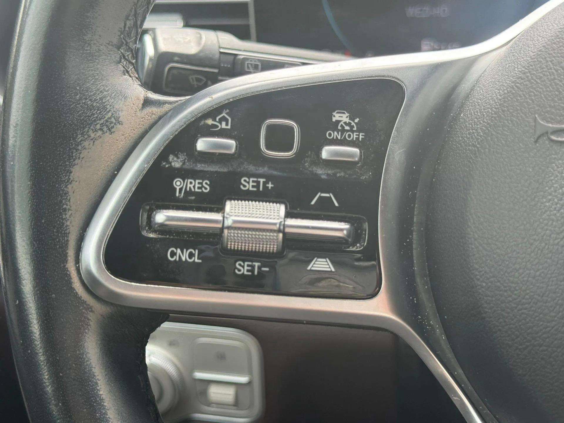 Used 2023 Mercedes-Benz GLS 450 4MATIC image 46