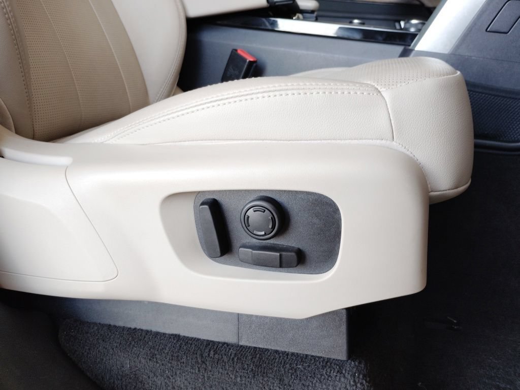 Used 2019 Land Rover Discovery HSE AWD/4WD image 13