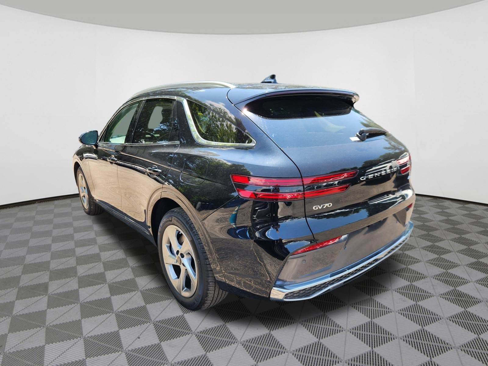 Used 2026 Genesis GV70 2.5T Advanced AWD/4WD image 3