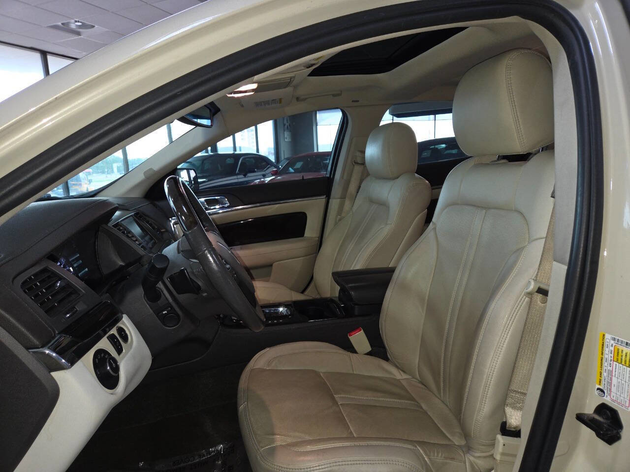 Used 2015 Lincoln MKS AWD w/ Equipment Group 101A image 18