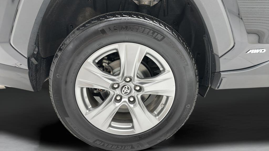 Used 2024 Toyota RAV4 LE AWD/4WD image 7