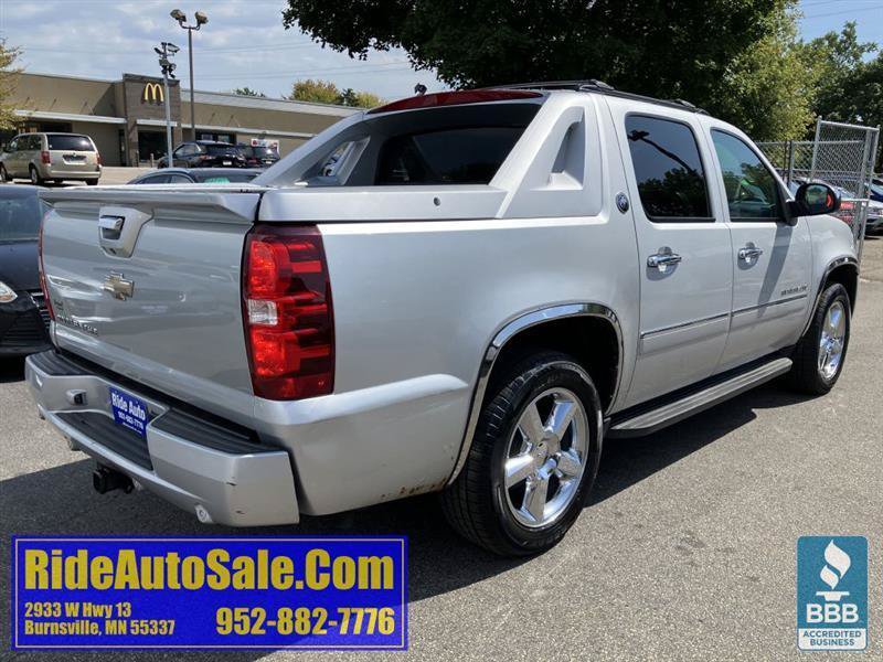 Used 2013 Chevrolet Avalanche LTZ AWD/4WD image 5