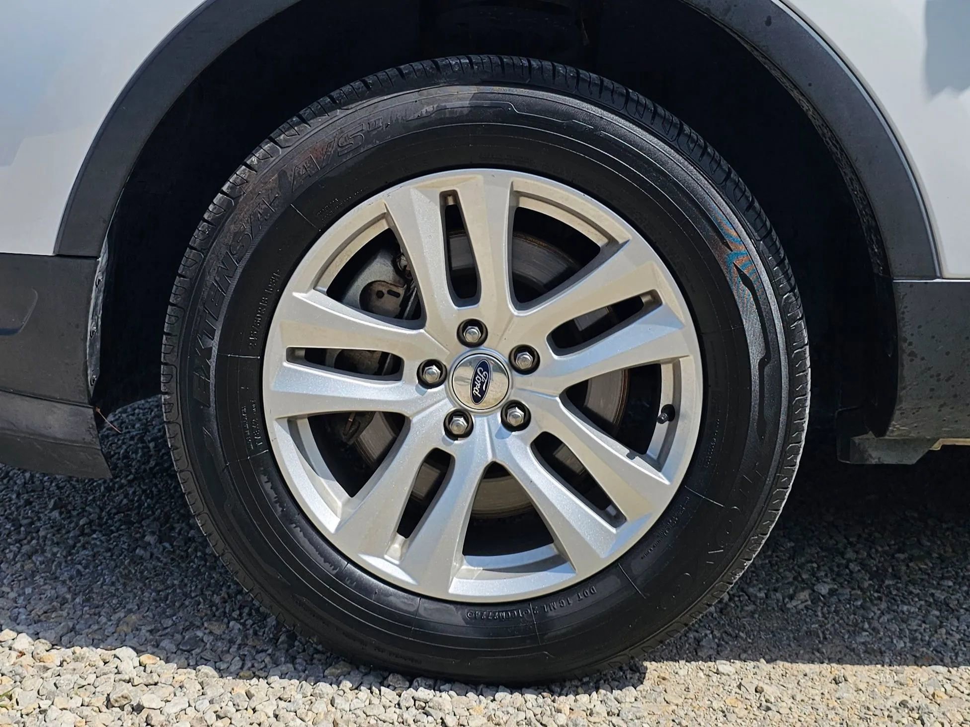 Used 2018 Ford Explorer XLT w/ Equipment Group 202A AWD/4WD image 9