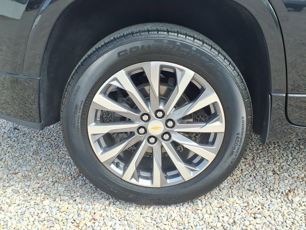 Used 2023 Chevrolet Traverse Premier image 11