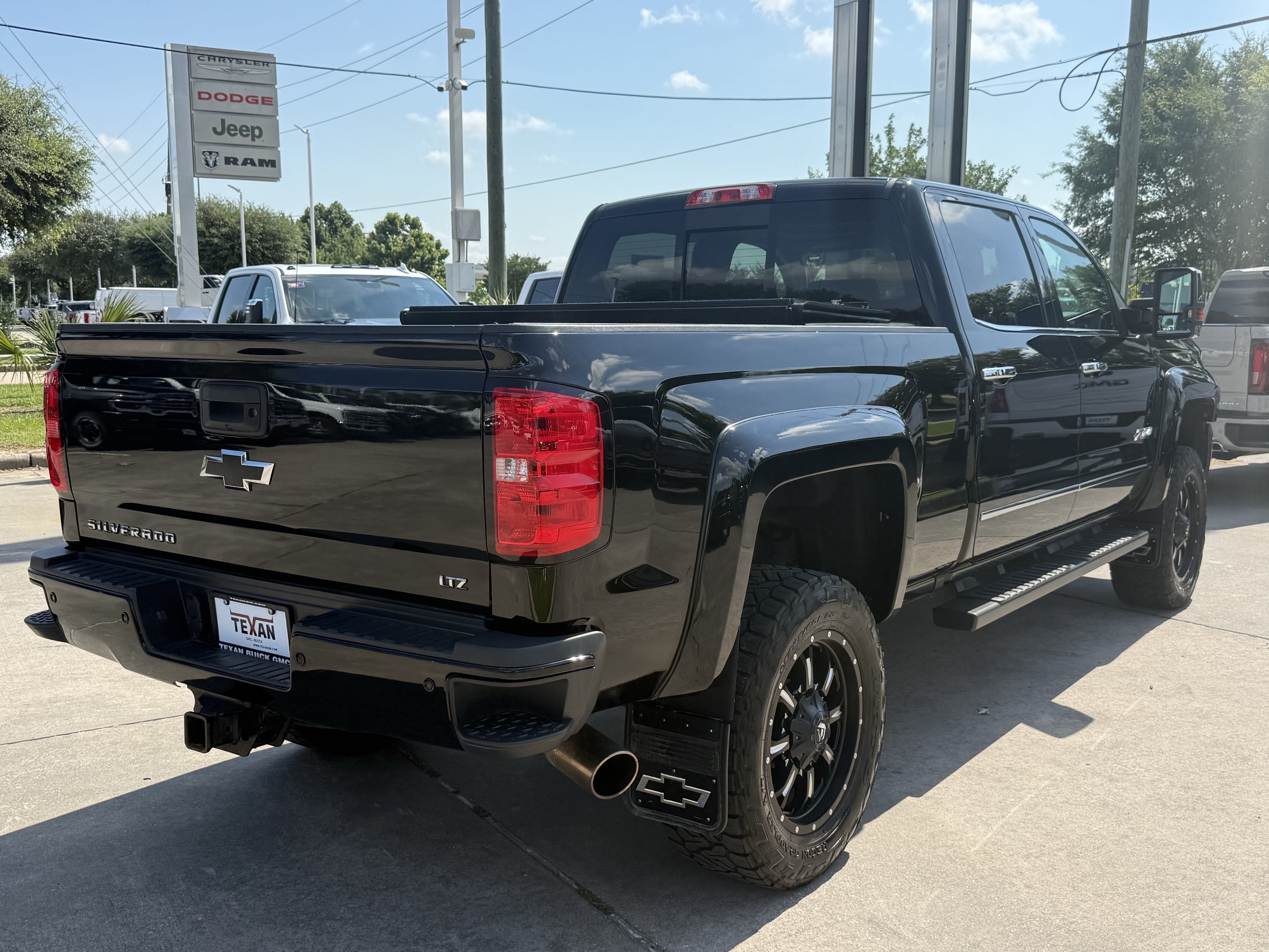 Used 2019 Chevrolet Silverado 3500 LTZ w/ LTZ Plus Package AWD/4WD image 5