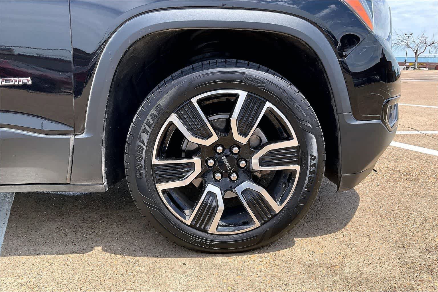 Used 2019 GMC Acadia SLT w/ Black Edition FWD image 8