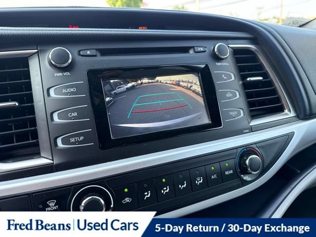 Used 2019 Toyota Highlander LE AWD/4WD image 26