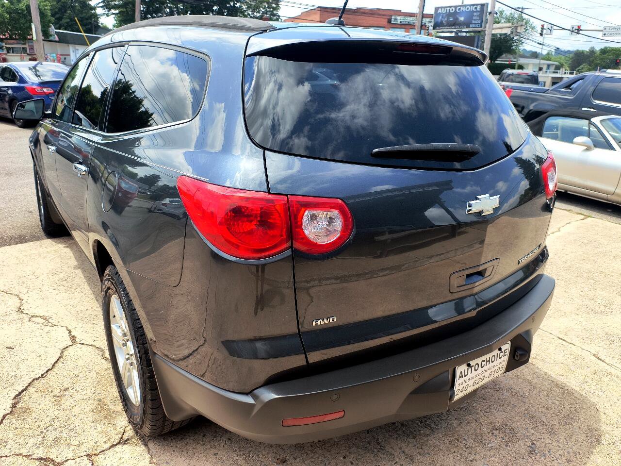 Used 2010 Chevrolet Traverse LT image 11