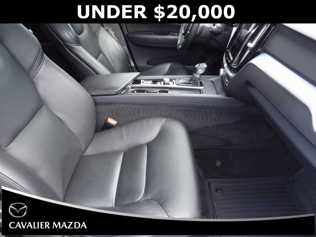 Used 2018 Volvo XC60 T6 Momentum w/ Convenience Package image 19