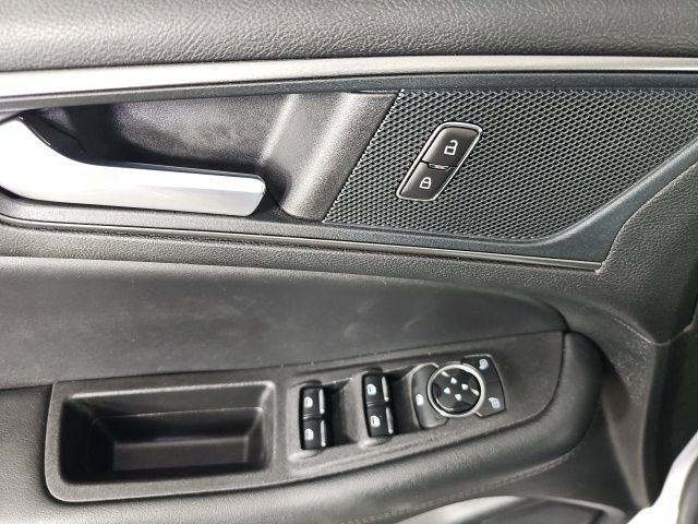 Used 2024 Ford Edge SE w/ Black Appearance Package image 12