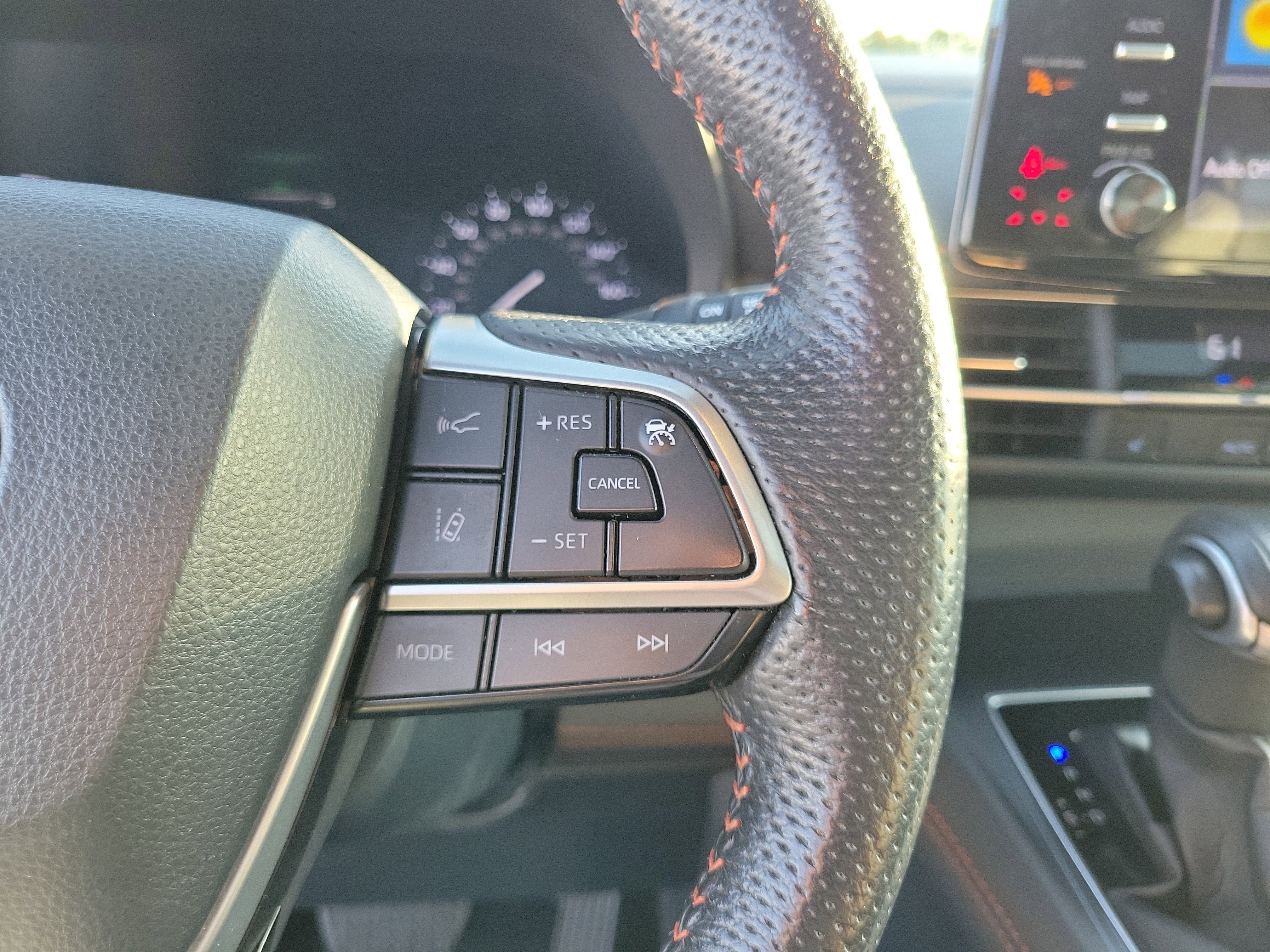 Used 2023 Toyota Sienna XSE image 23