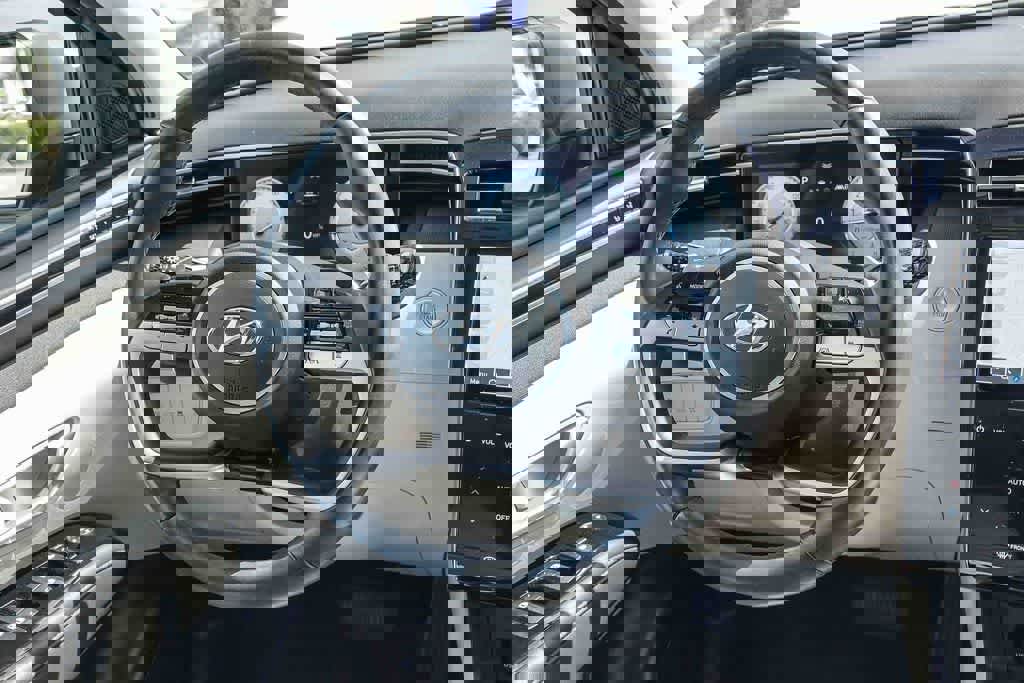 Used 2023 Hyundai Tucson Limited image 14