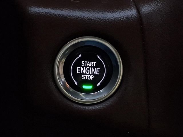 Used 2023 Chevrolet Suburban High Country image 16