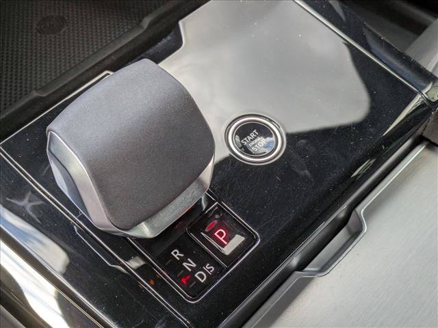 Used 2025 Land Rover Range Rover Sport SE AWD/4WD image 12