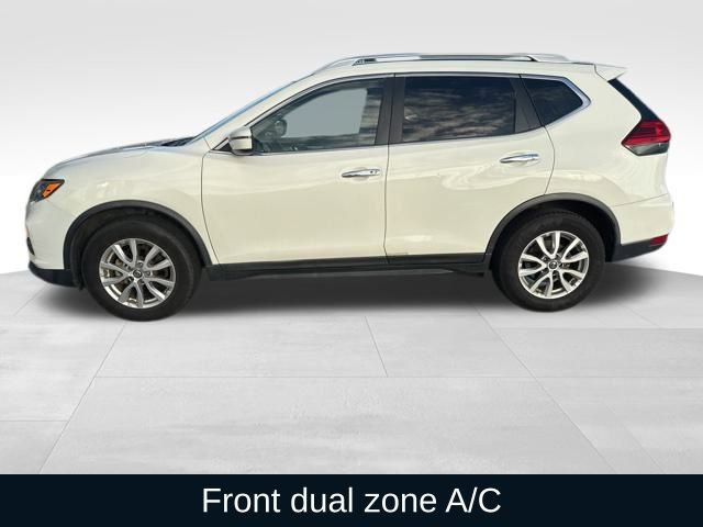 Used 2017 Nissan Rogue SV image 2
