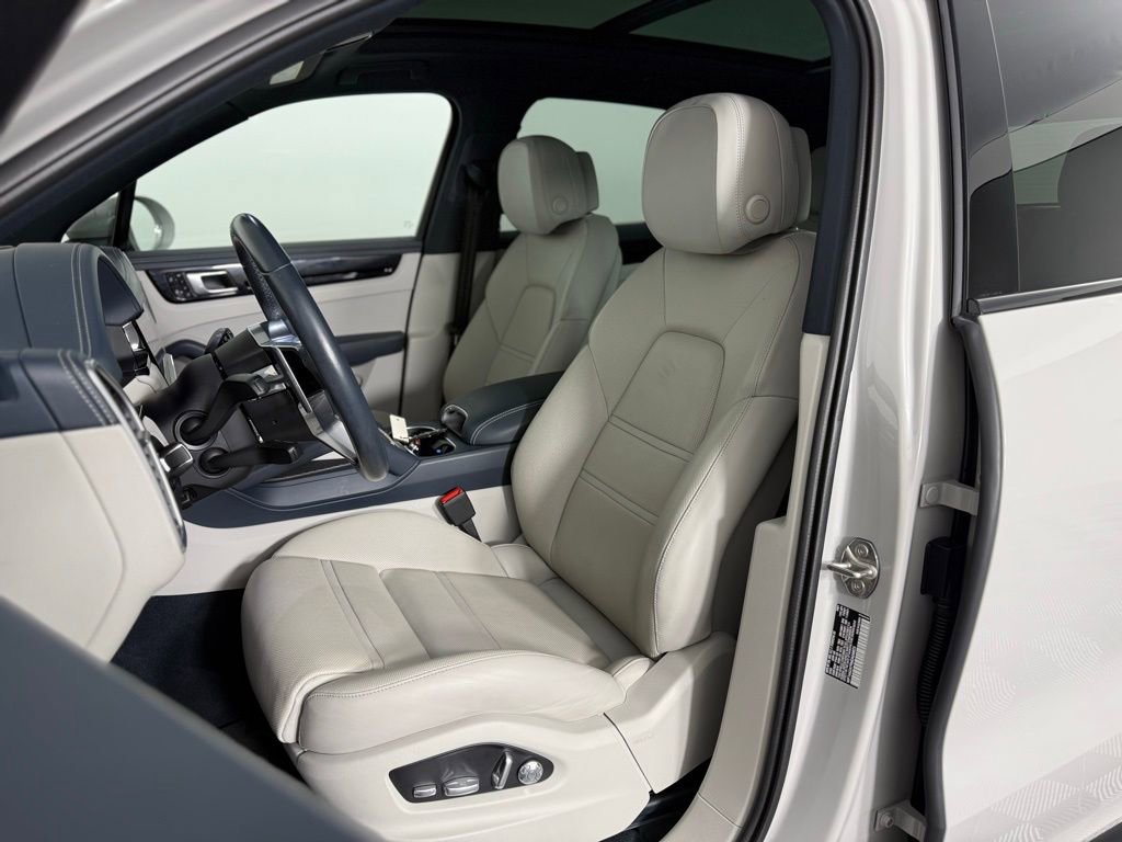 Certified 2021 Porsche Cayenne image 5