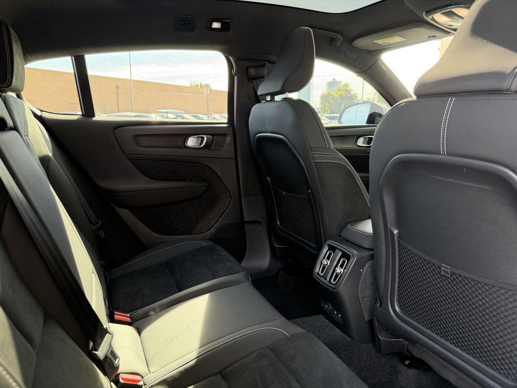 Used 2024 Volvo C40 P8 Recharge Ultimate w/ Protection Package Premier image 37