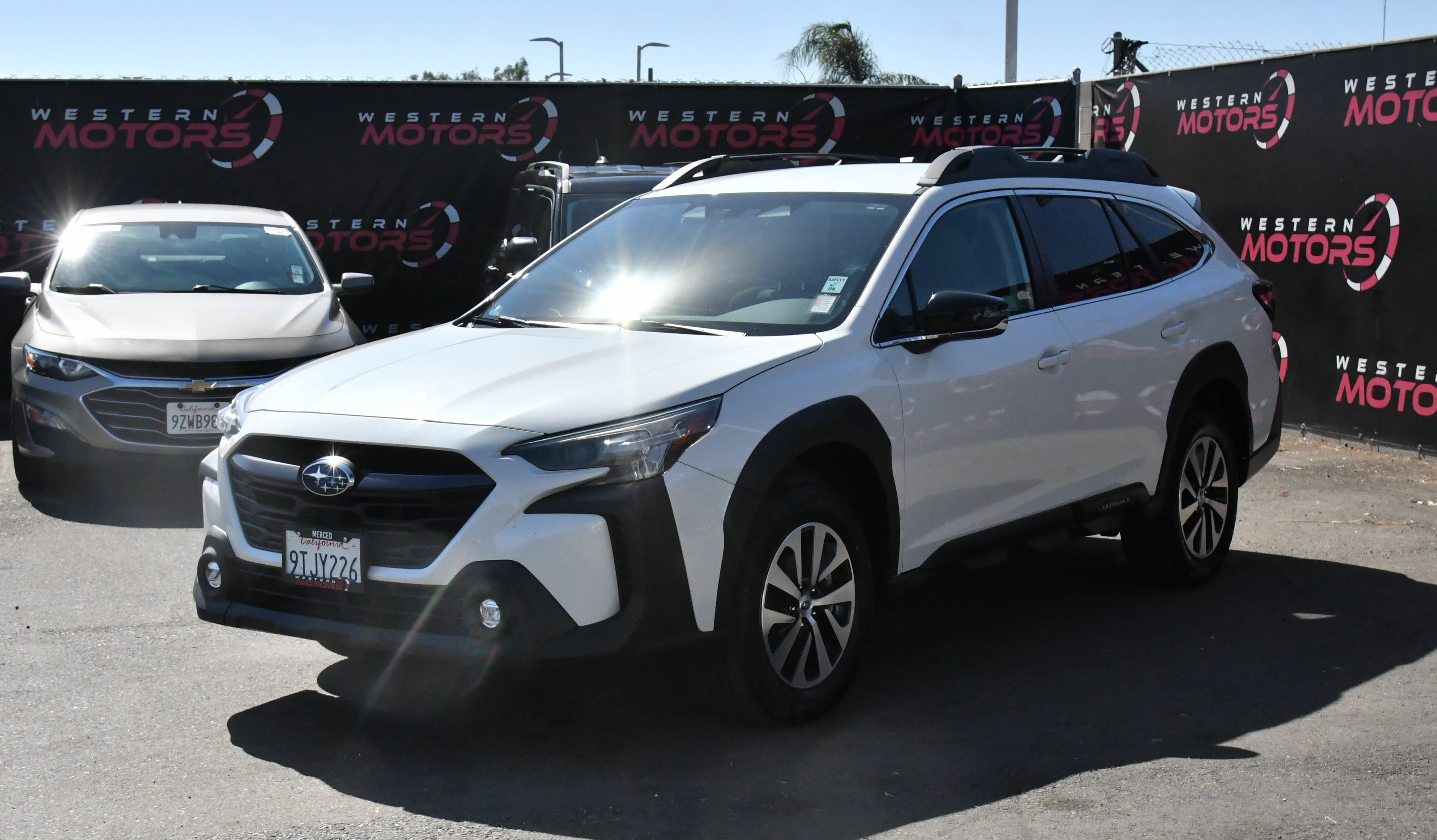 Used 2023 Subaru Outback Premium AWD/4WD image 3