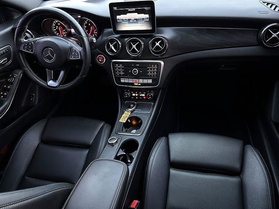 Used 2018 Mercedes-Benz CLA 250 image 21