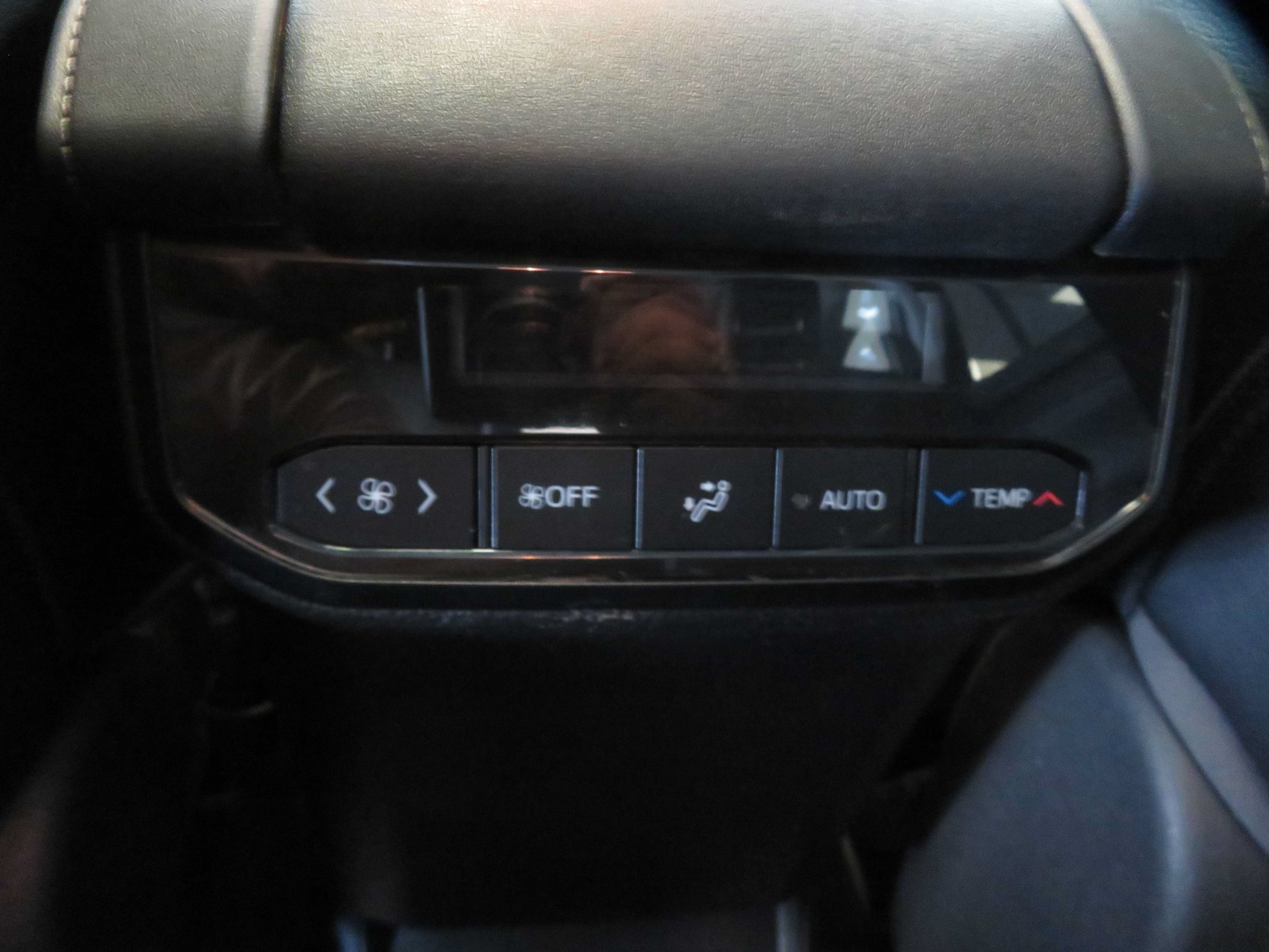 Used 2020 Toyota Highlander XLE FWD image 55