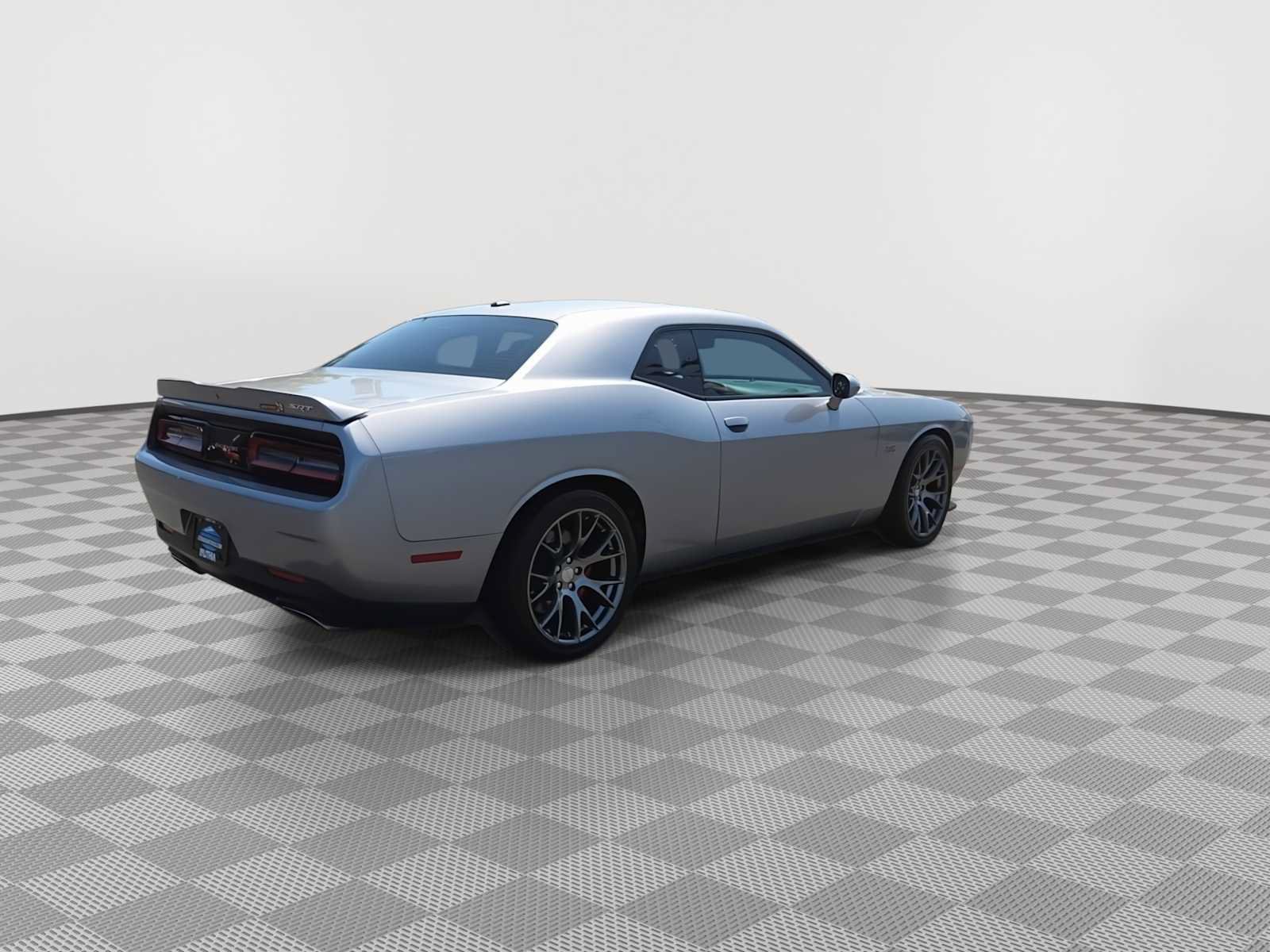 Used 2016 Dodge Challenger SRT w/ Technology Group RWD image 8