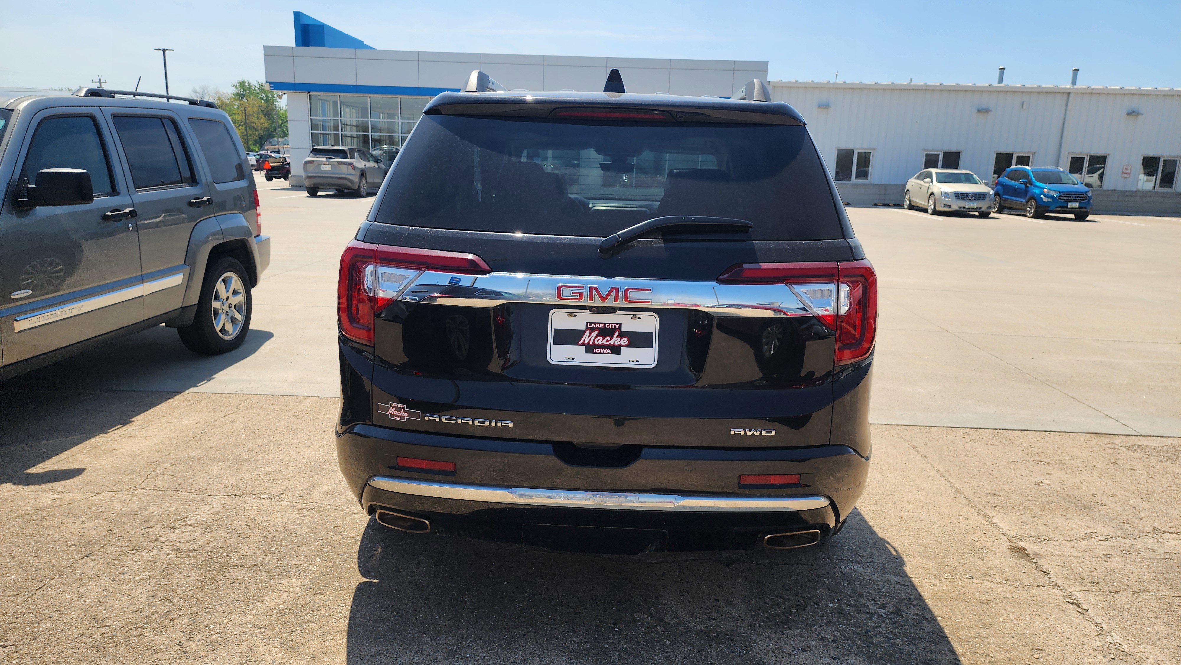 Used 2023 GMC Acadia Denali w/ Denali Technology Package AWD/4WD image 5