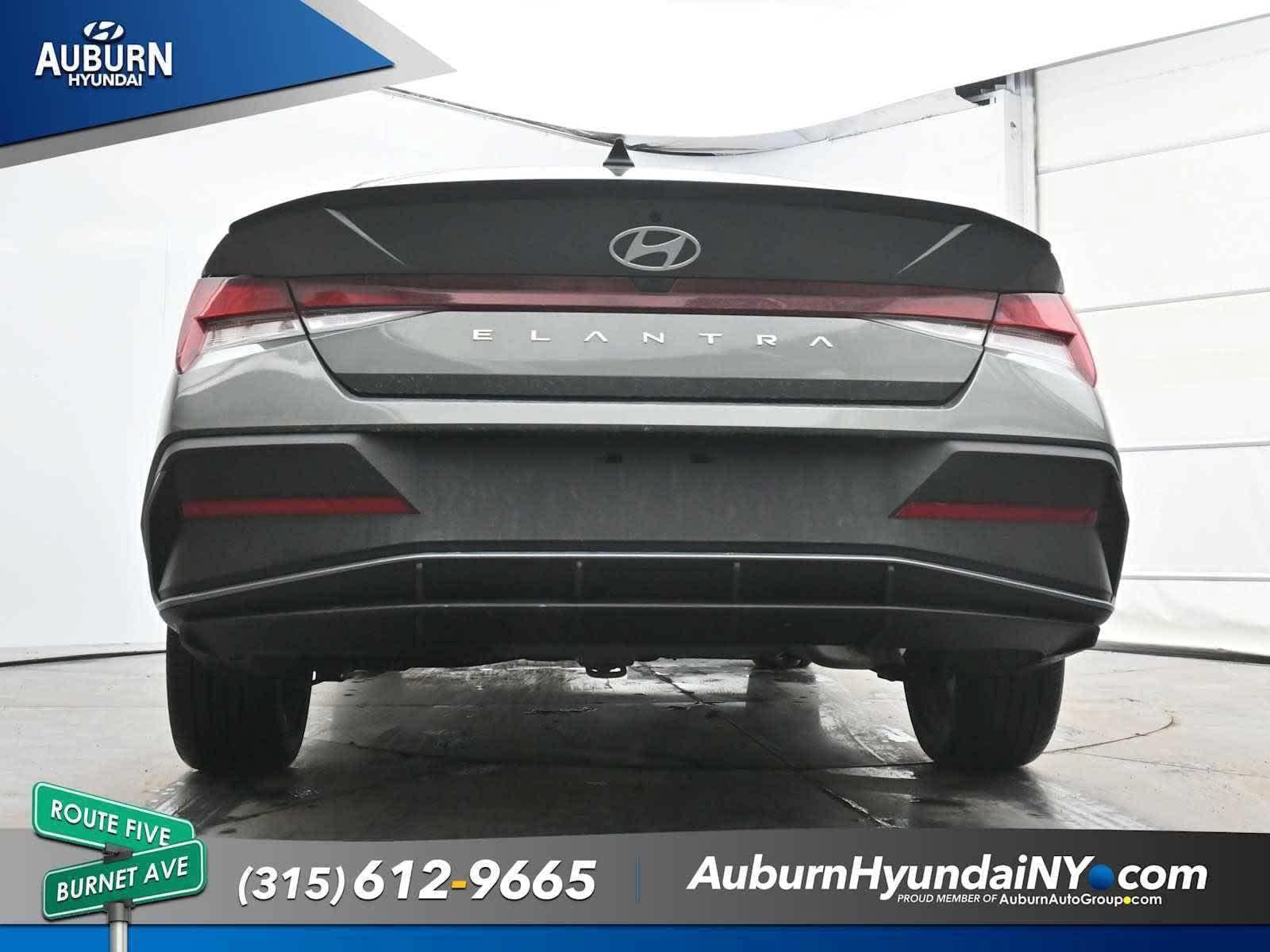 New 2025 Hyundai Elantra Sport FWD image 17