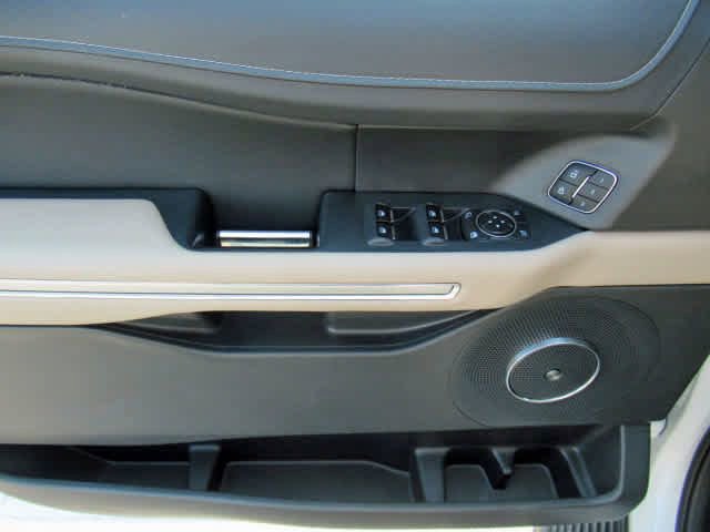 Used 2024 Ford Expedition Limited image 31