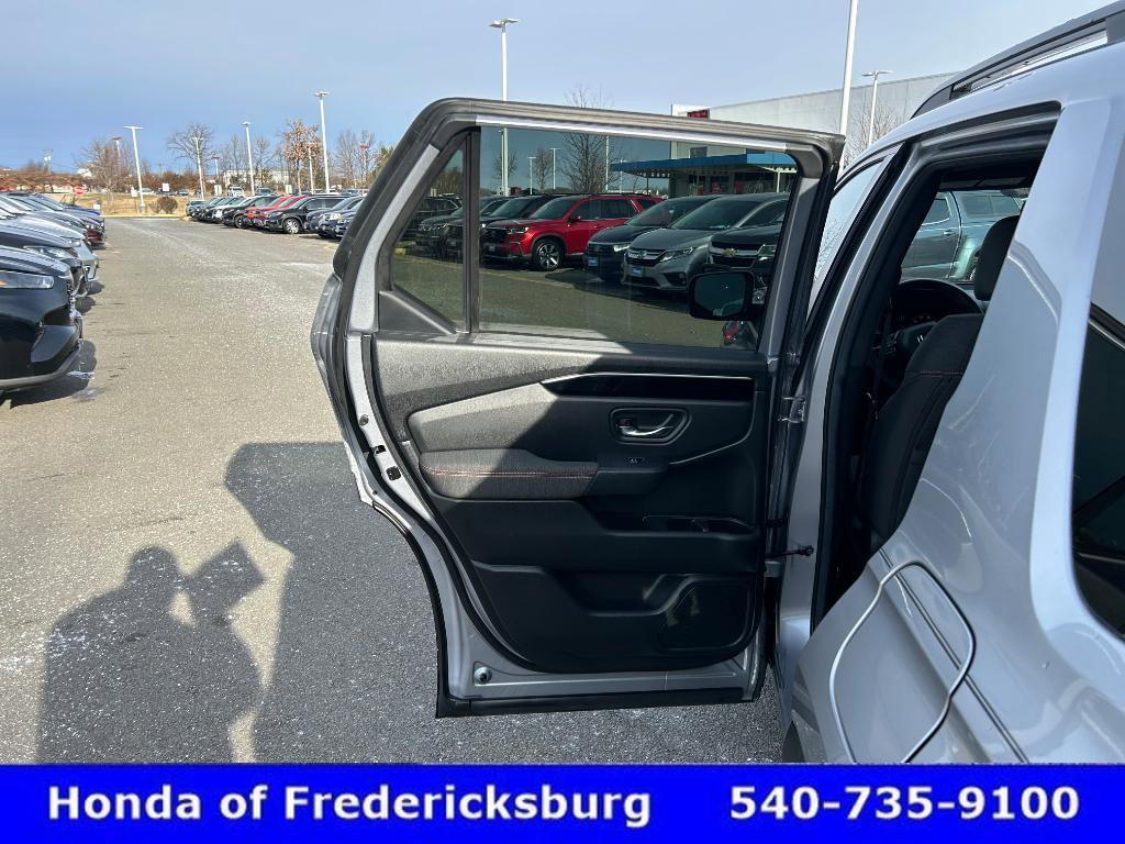 Certified 2024 Honda Pilot Sport image 25