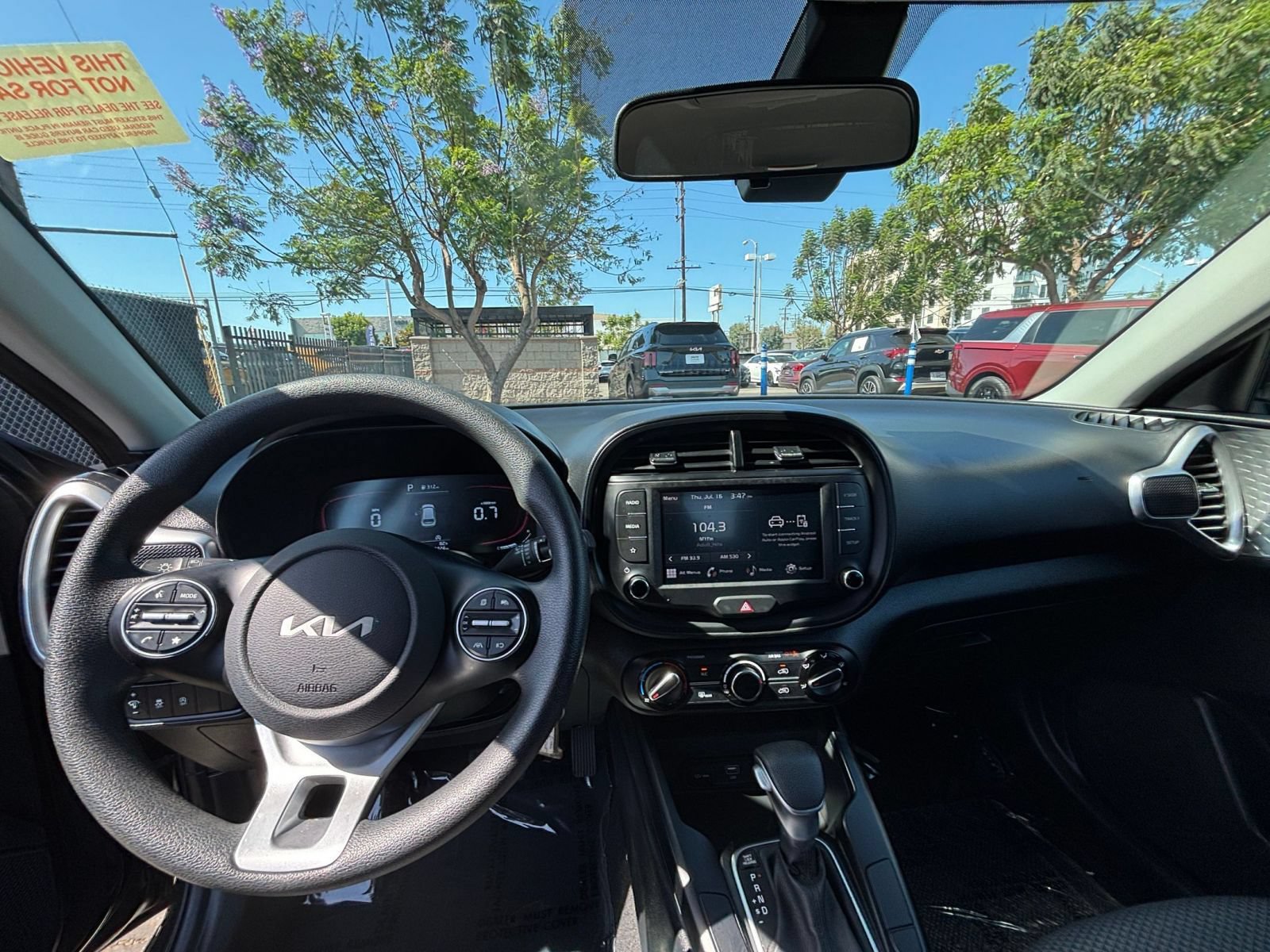 Used 2025 Kia Soul LX w/ LX Technology Package FWD image 33