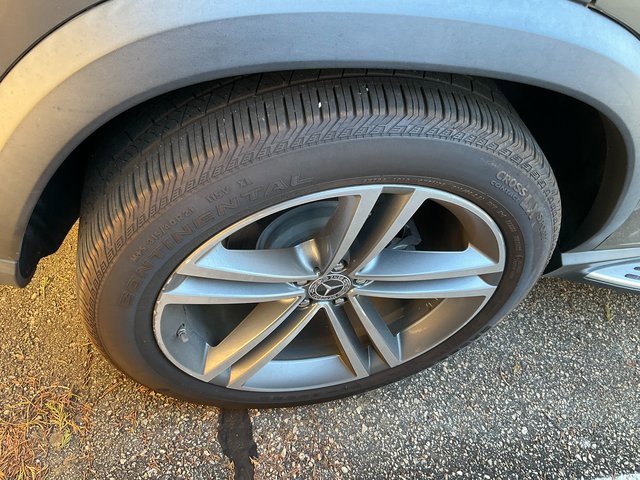 Used 2020 Mercedes-Benz GLE 350 4MATIC w/ Premium Package image 11