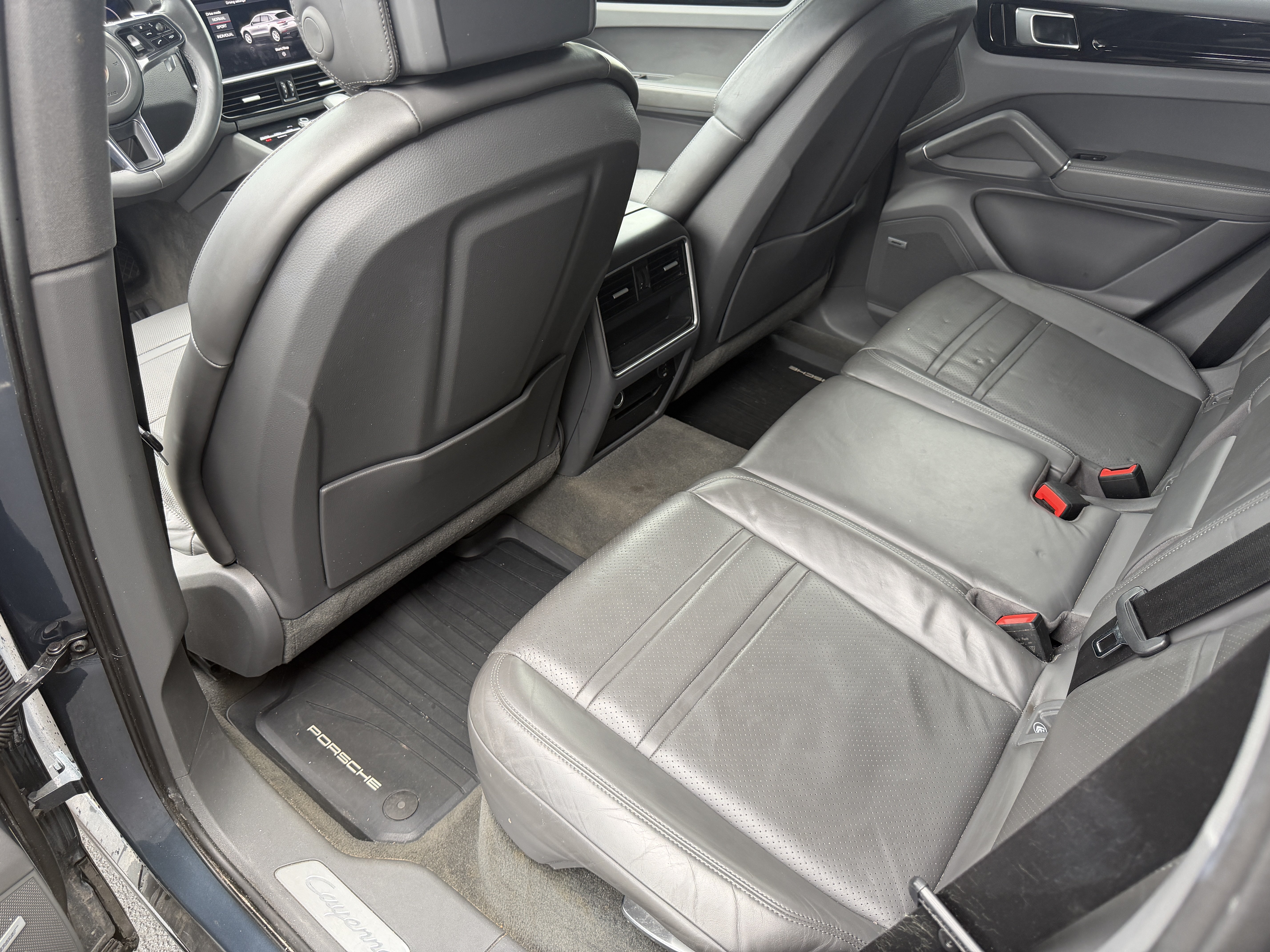 Used 2019 Porsche Cayenne AWD/4WD image 18