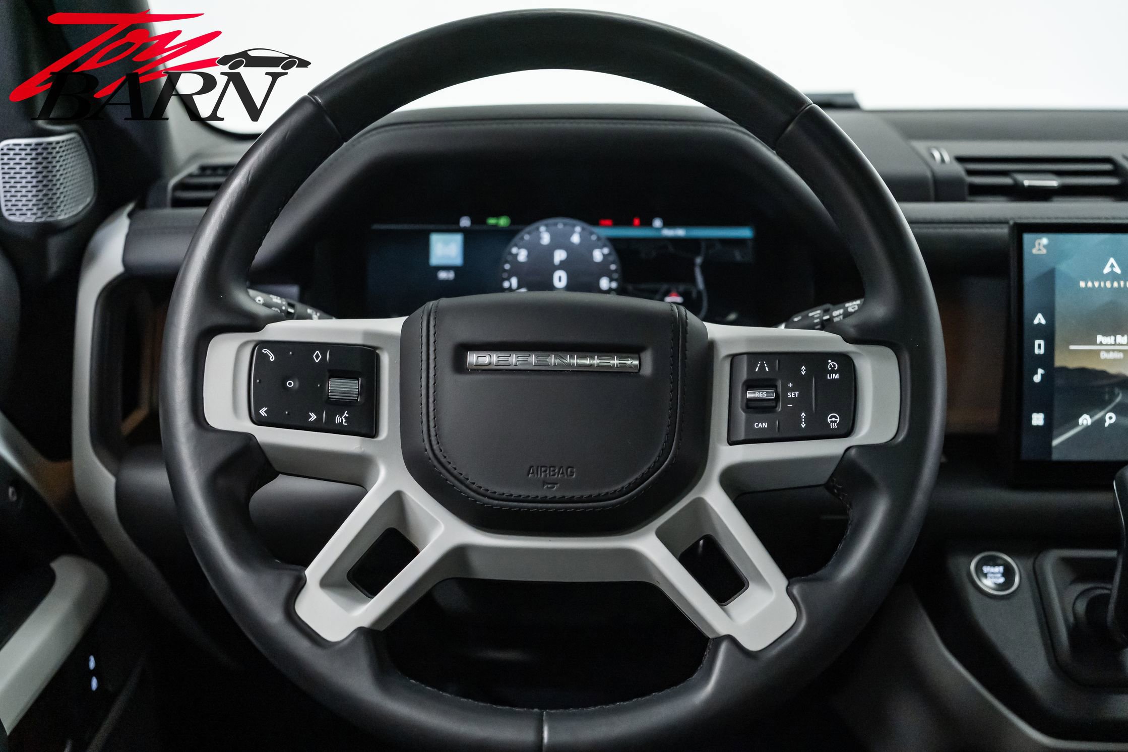 Used 2023 Land Rover Defender 130 SE image 28