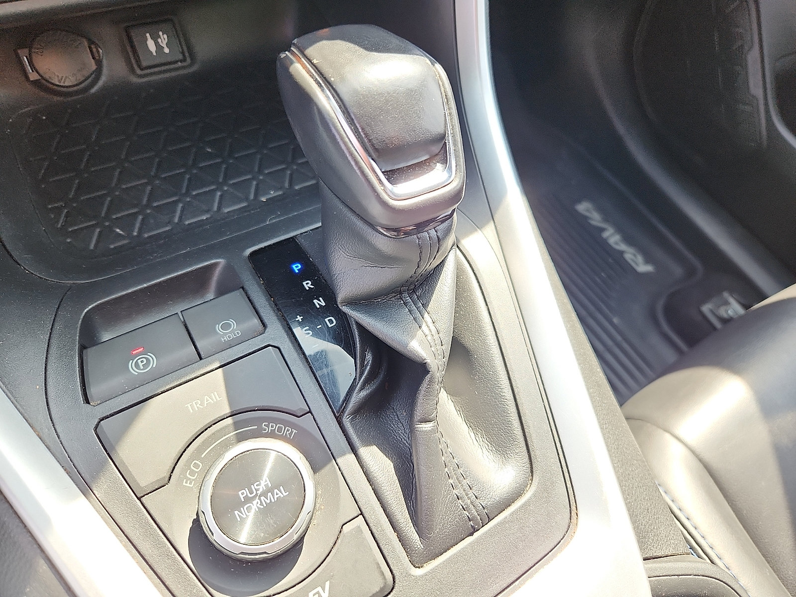 Used 2019 Toyota RAV4 XSE w/ All Weather Liner Package AWD/4WD image 15