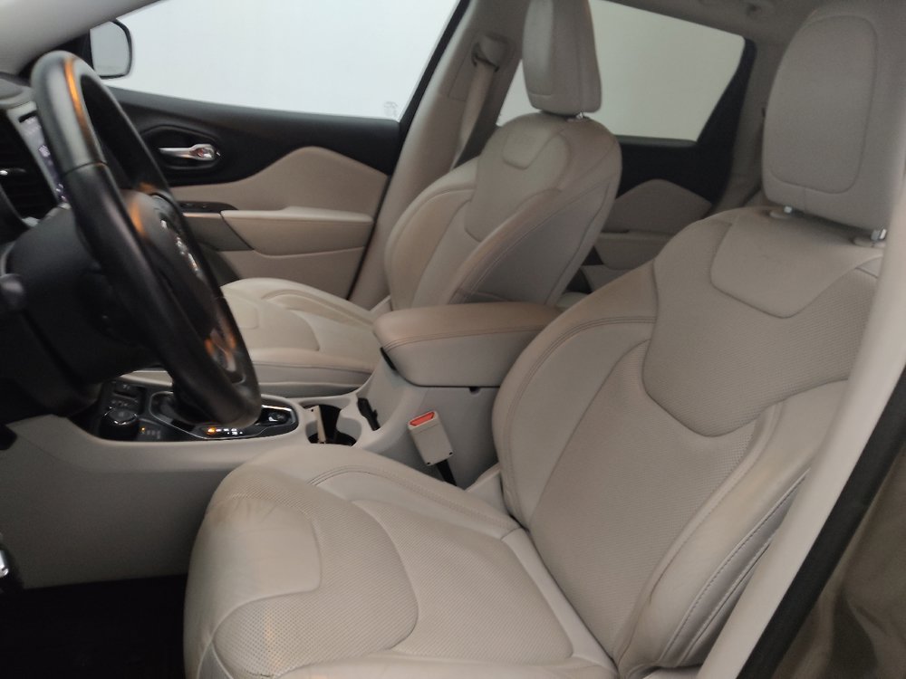Used 2019 Jeep Cherokee Limited w/ Luxury Group AWD/4WD image 17