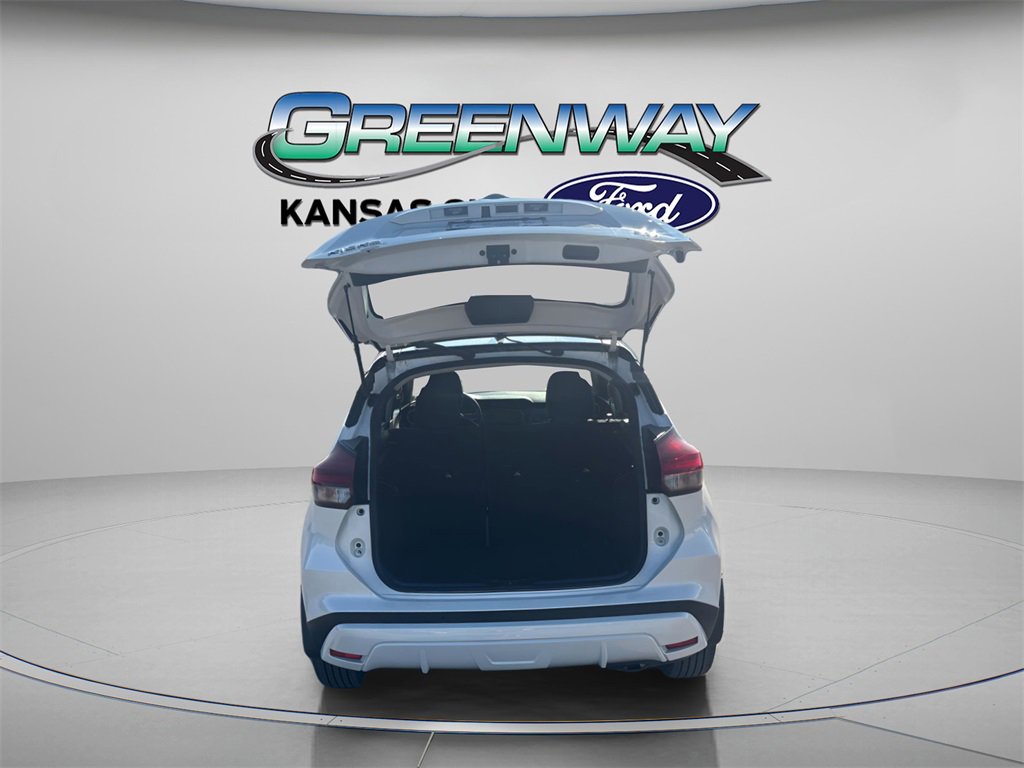 Used 2023 Nissan Kicks SV image 7