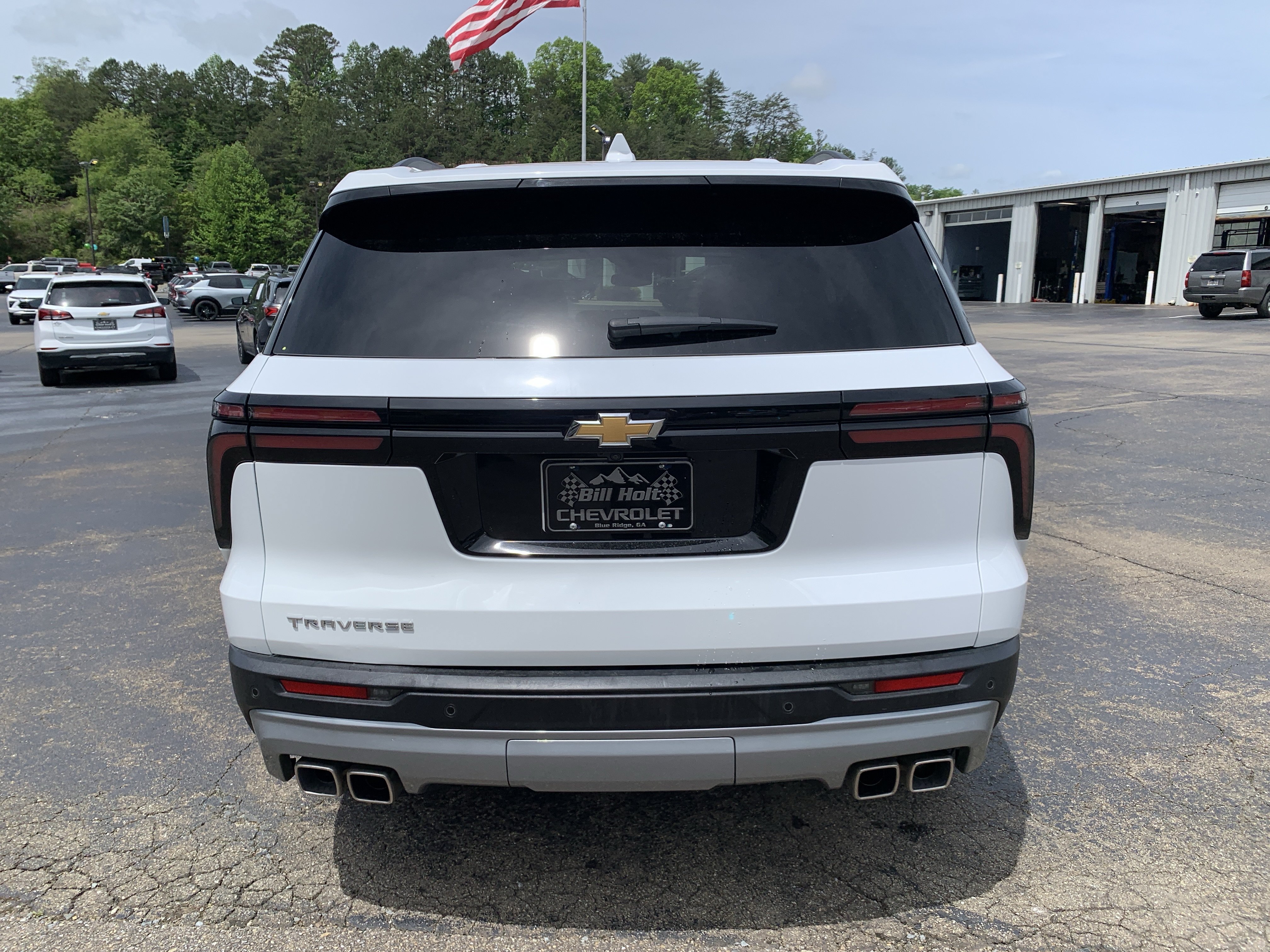 Used 2025 Chevrolet Traverse LT FWD image 12