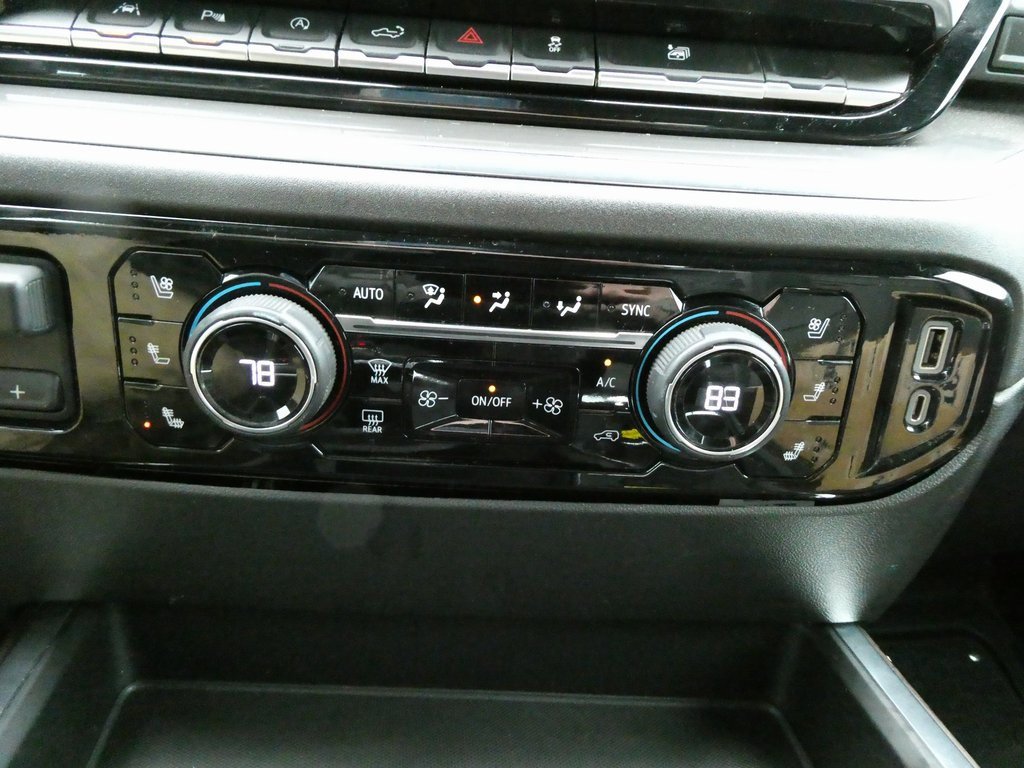 Used 2023 Chevrolet Silverado 1500 High Country w/ Technology Package image 28