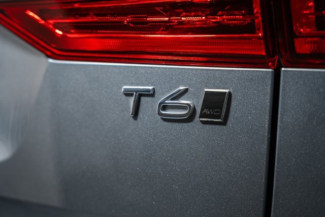 Used 2020 Volvo XC60 T6 Momentum image 9