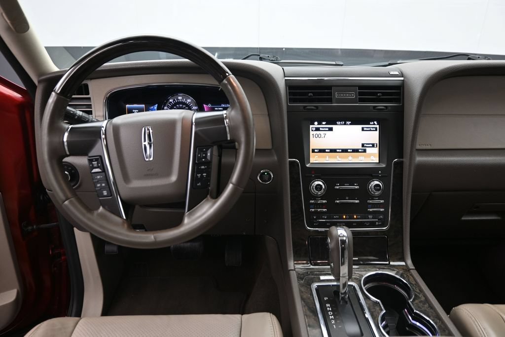 Used 2017 Lincoln Navigator Select AWD/4WD image 11