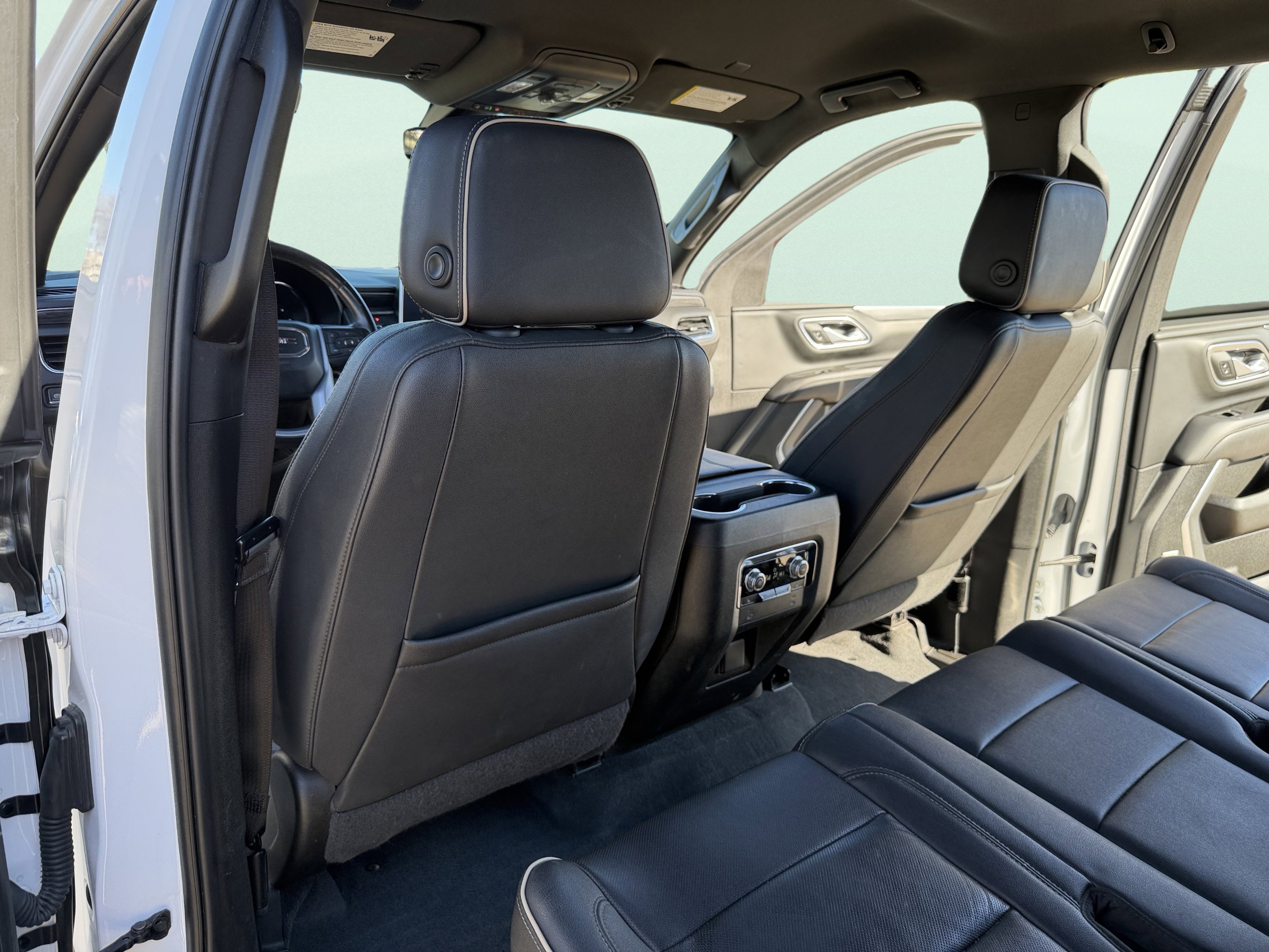 Used 2022 GMC Yukon XL SLT w/ SLT Luxury Package RWD image 21